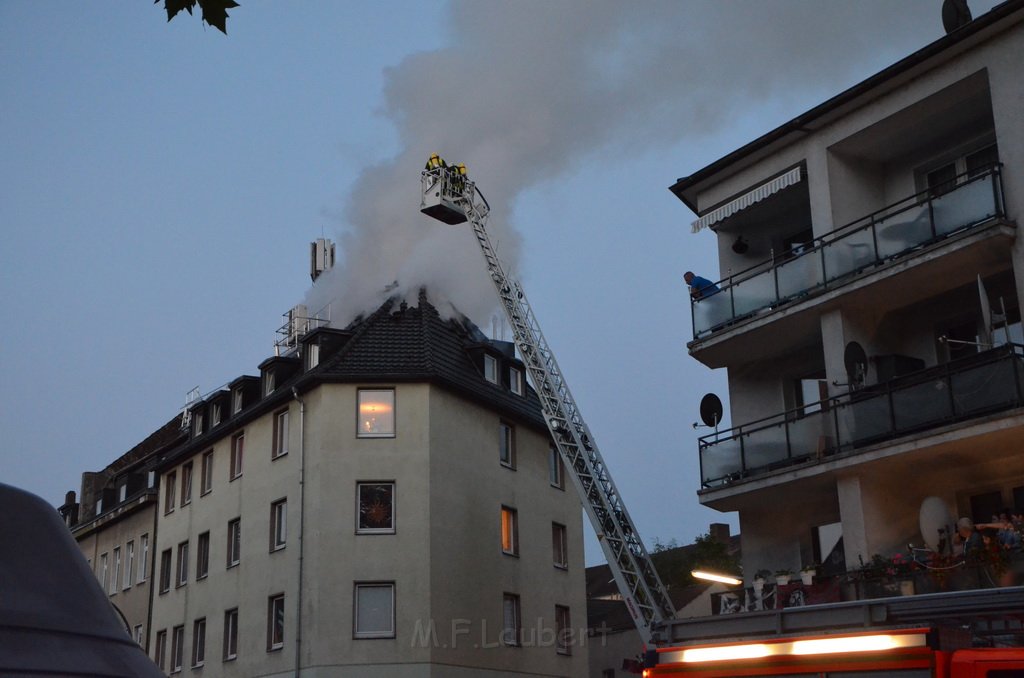 Feuer 3 Dachstuhl Koeln Buchforst Kalk Muelheimerstr P011.JPG